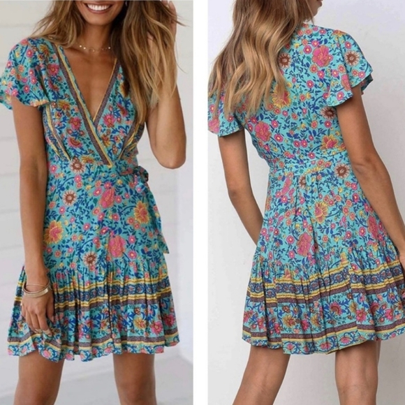 Zesica Dresses & Skirts - Zesica Size L Wrap Dress Boho Turquoise Red Gold Floral VGUC